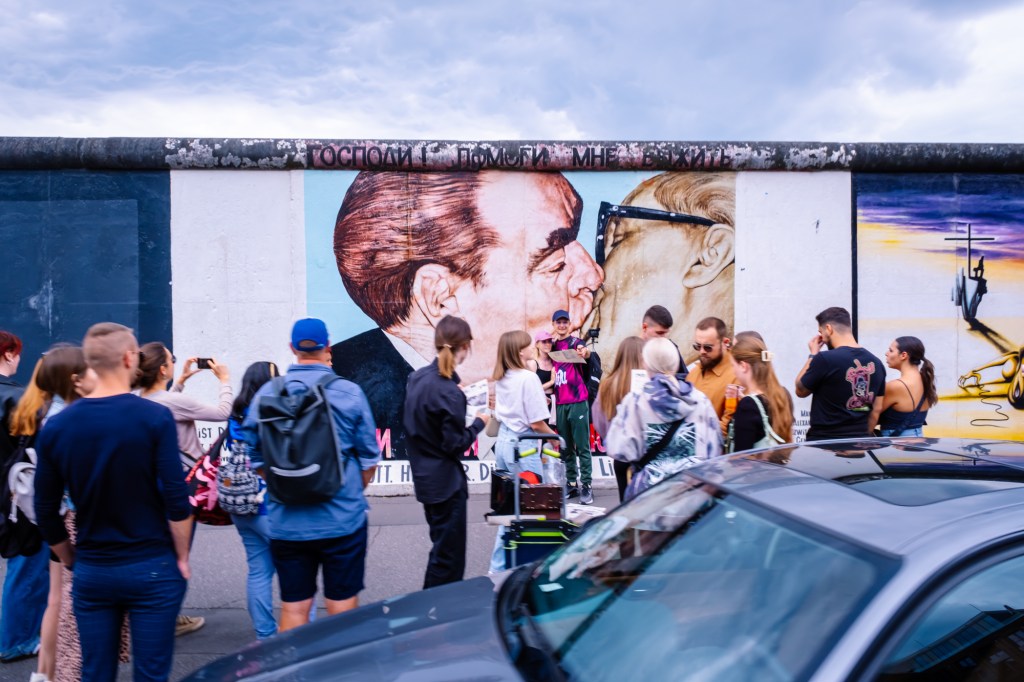 Kunstwerk "Bruderkuss" an der East-Side-Gallery